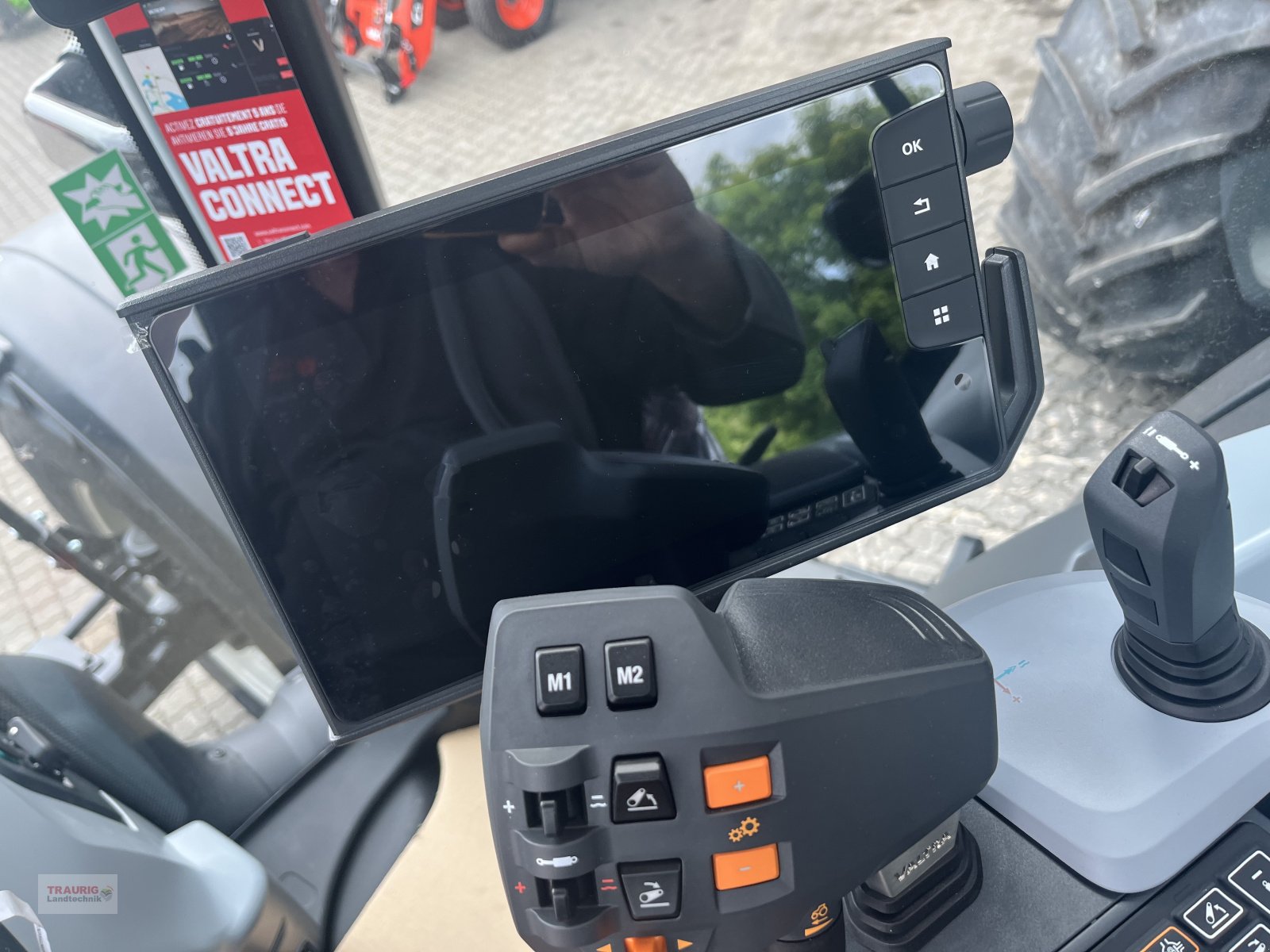 Traktor του τύπου Valtra N 175 D Forst, Neumaschine σε Mainburg/Wambach (Φωτογραφία 15)