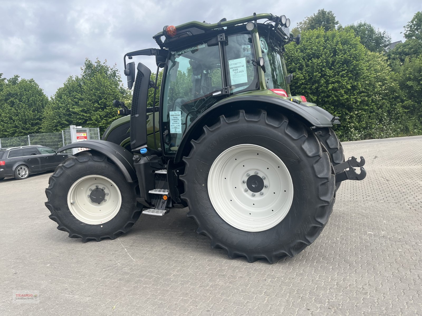 Traktor του τύπου Valtra N 175 D Forst, Neumaschine σε Mainburg/Wambach (Φωτογραφία 17)