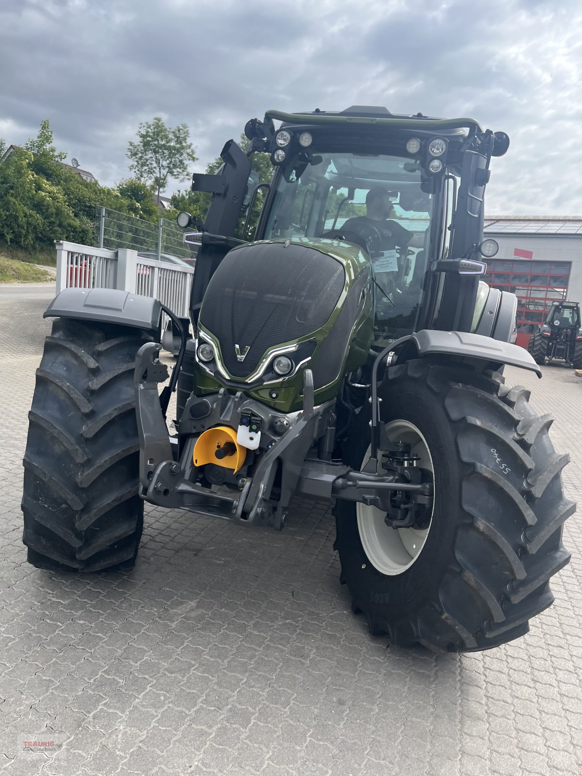 Traktor του τύπου Valtra N 175 D Forst, Neumaschine σε Mainburg/Wambach (Φωτογραφία 22)