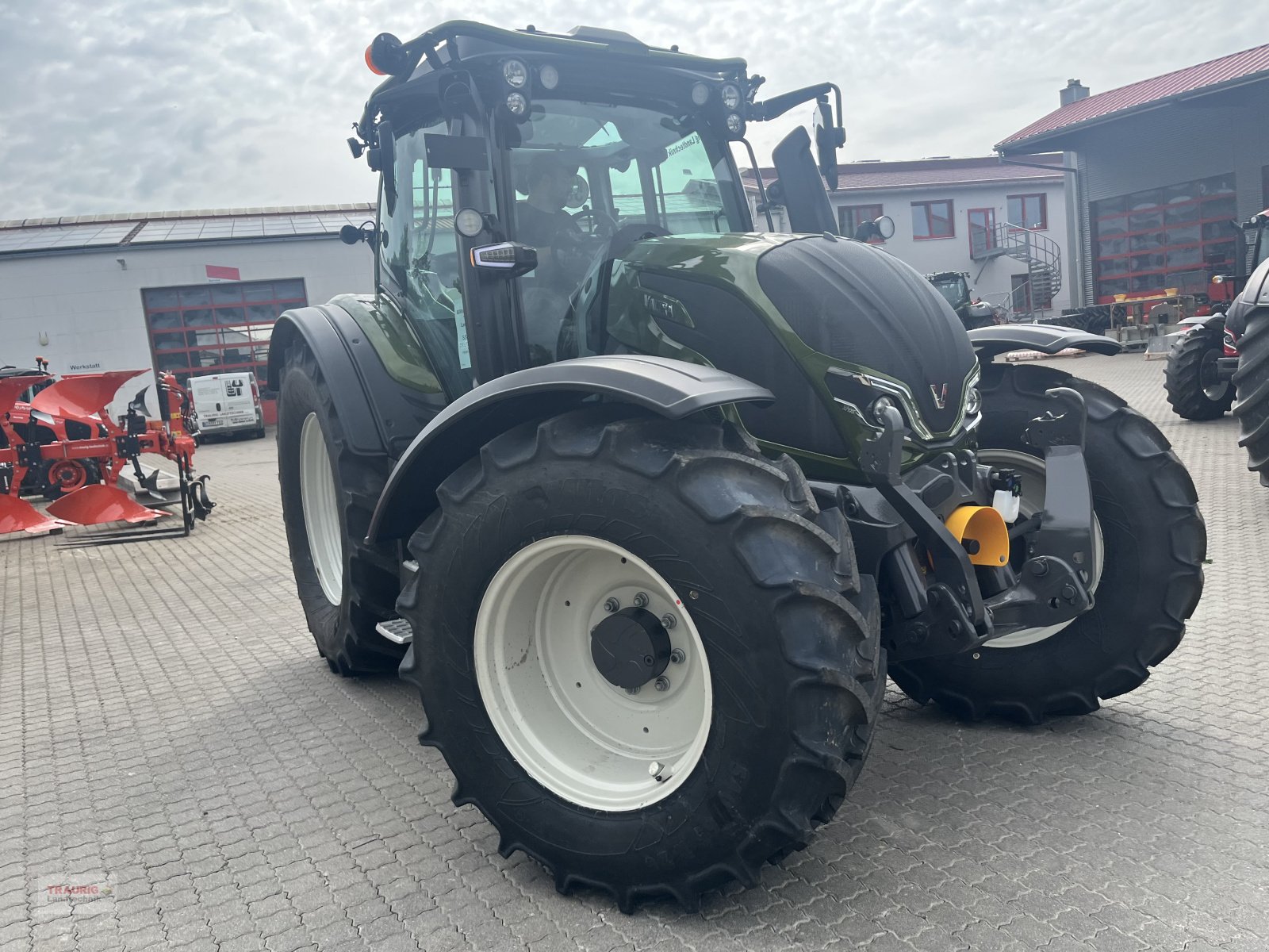 Traktor του τύπου Valtra N 175 D Forst, Neumaschine σε Mainburg/Wambach (Φωτογραφία 23)