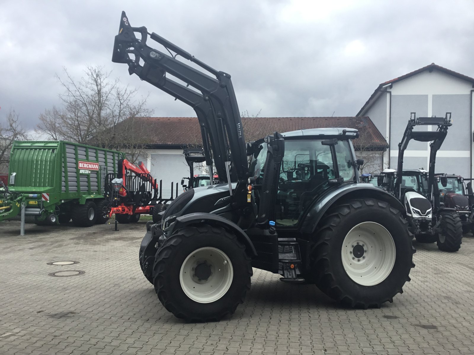 Traktor типа Valtra N 175 D, Gebrauchtmaschine в Deggendorf (Фотография 1)