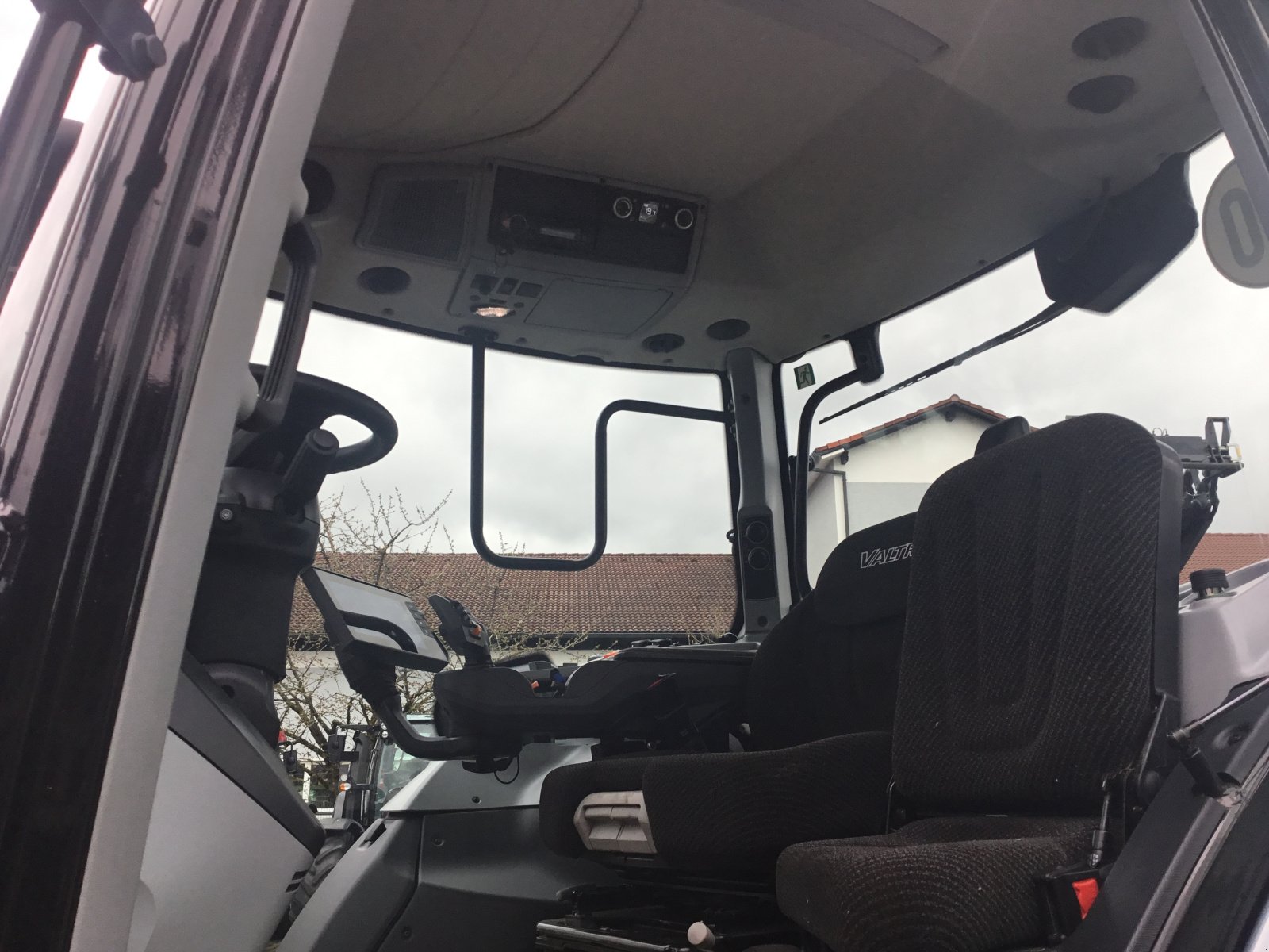 Traktor типа Valtra N 175 D, Gebrauchtmaschine в Deggendorf (Фотография 5)