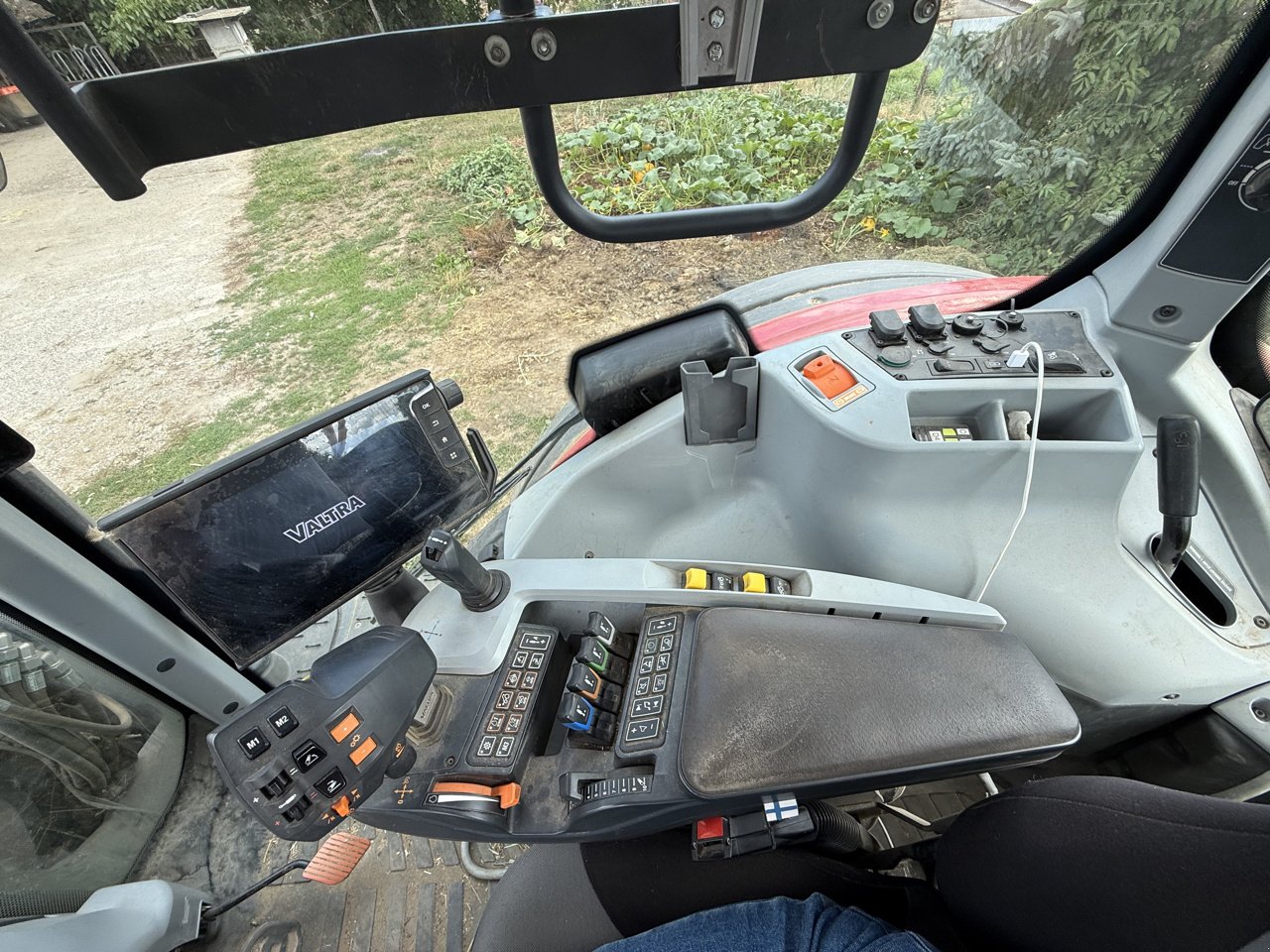 Traktor des Typs Valtra N 175 DIRECT, Gebrauchtmaschine in LACAPELLE-MARIVAL (Bild 5)