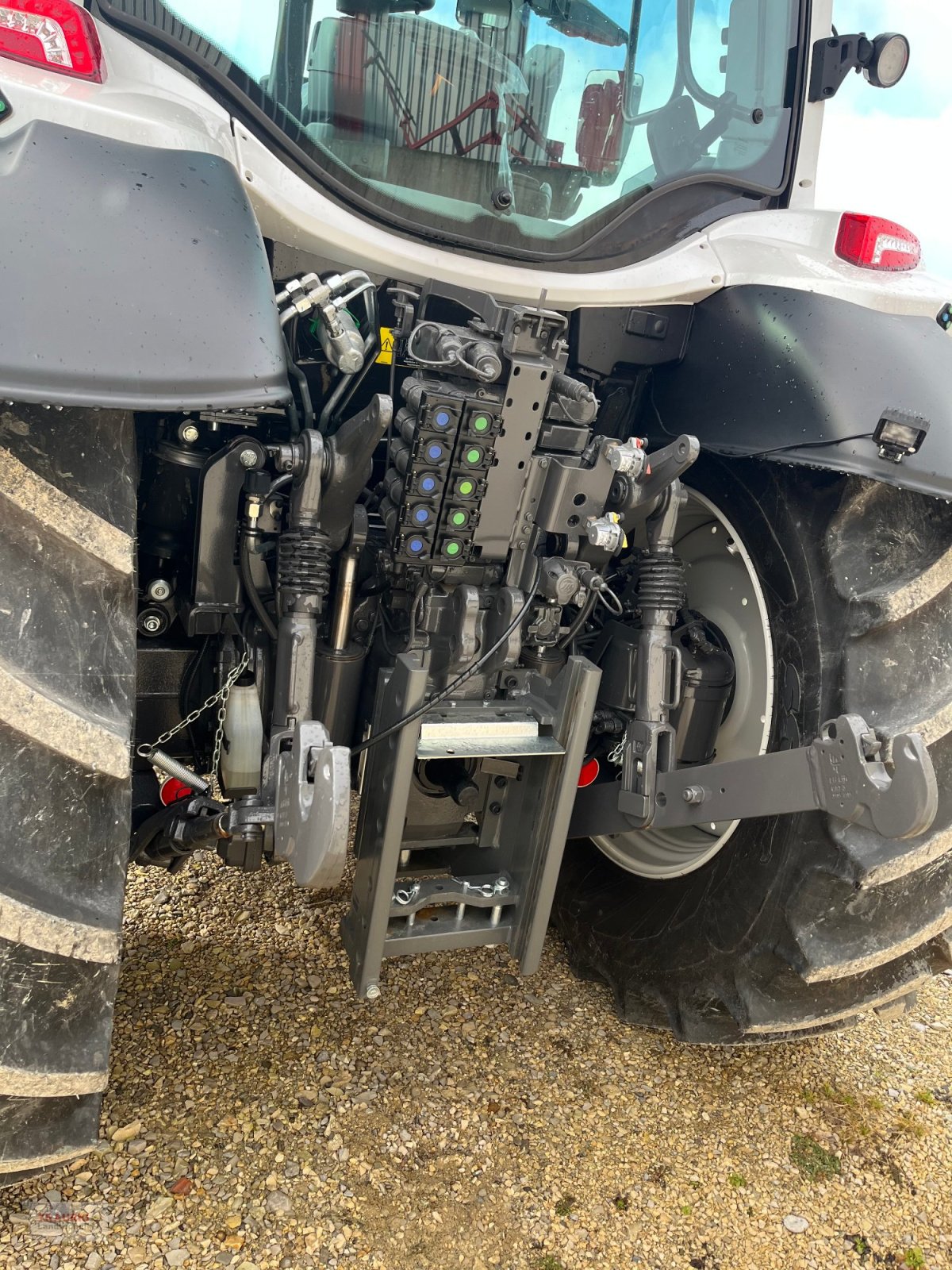 Traktor от тип Valtra N 175D mit Rüfa, Neumaschine в Mainburg/Wambach (Снимка 4)