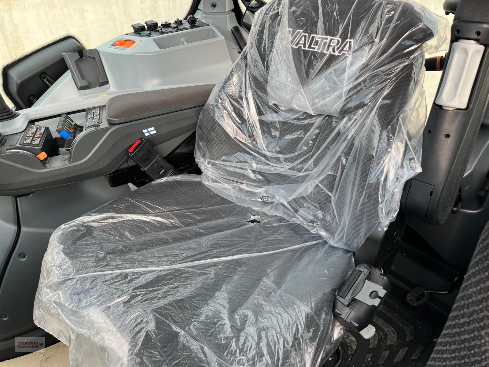 Traktor от тип Valtra N 175D mit Rüfa, Neumaschine в Mainburg/Wambach (Снимка 8)