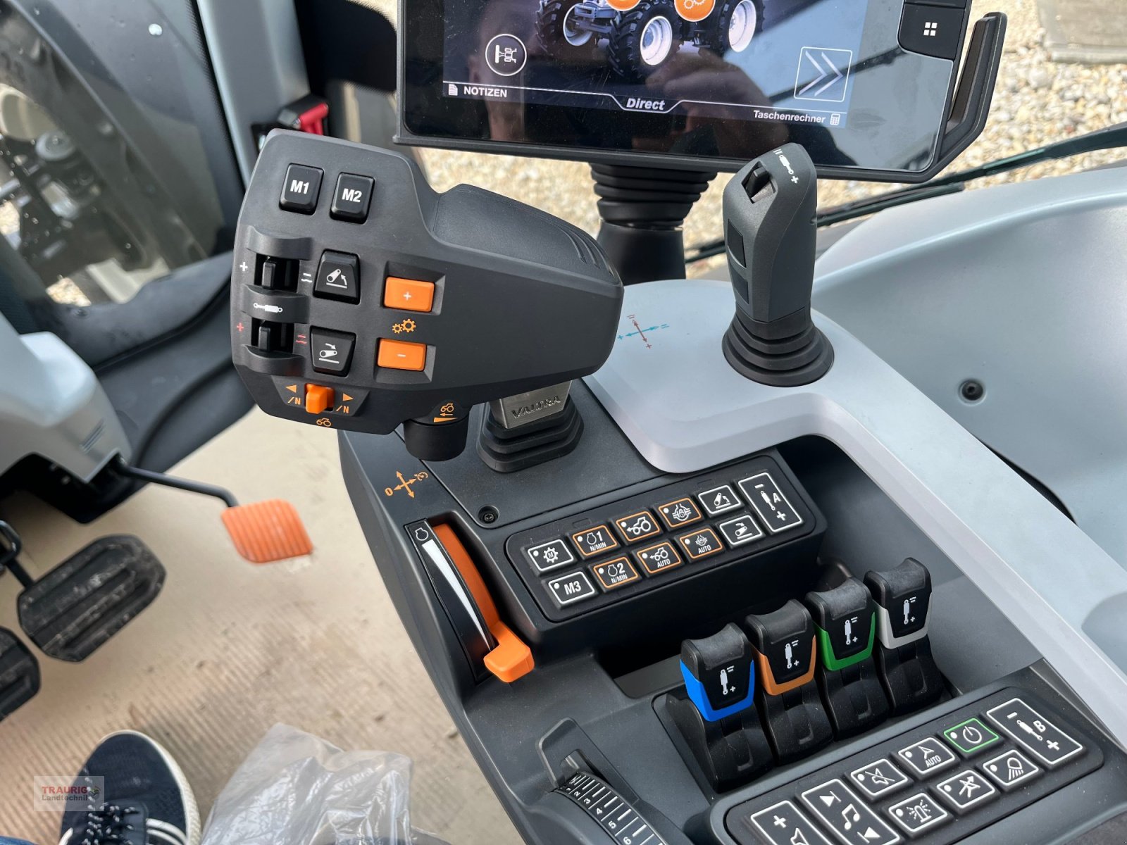 Traktor от тип Valtra N 175D mit Rüfa, Neumaschine в Mainburg/Wambach (Снимка 11)