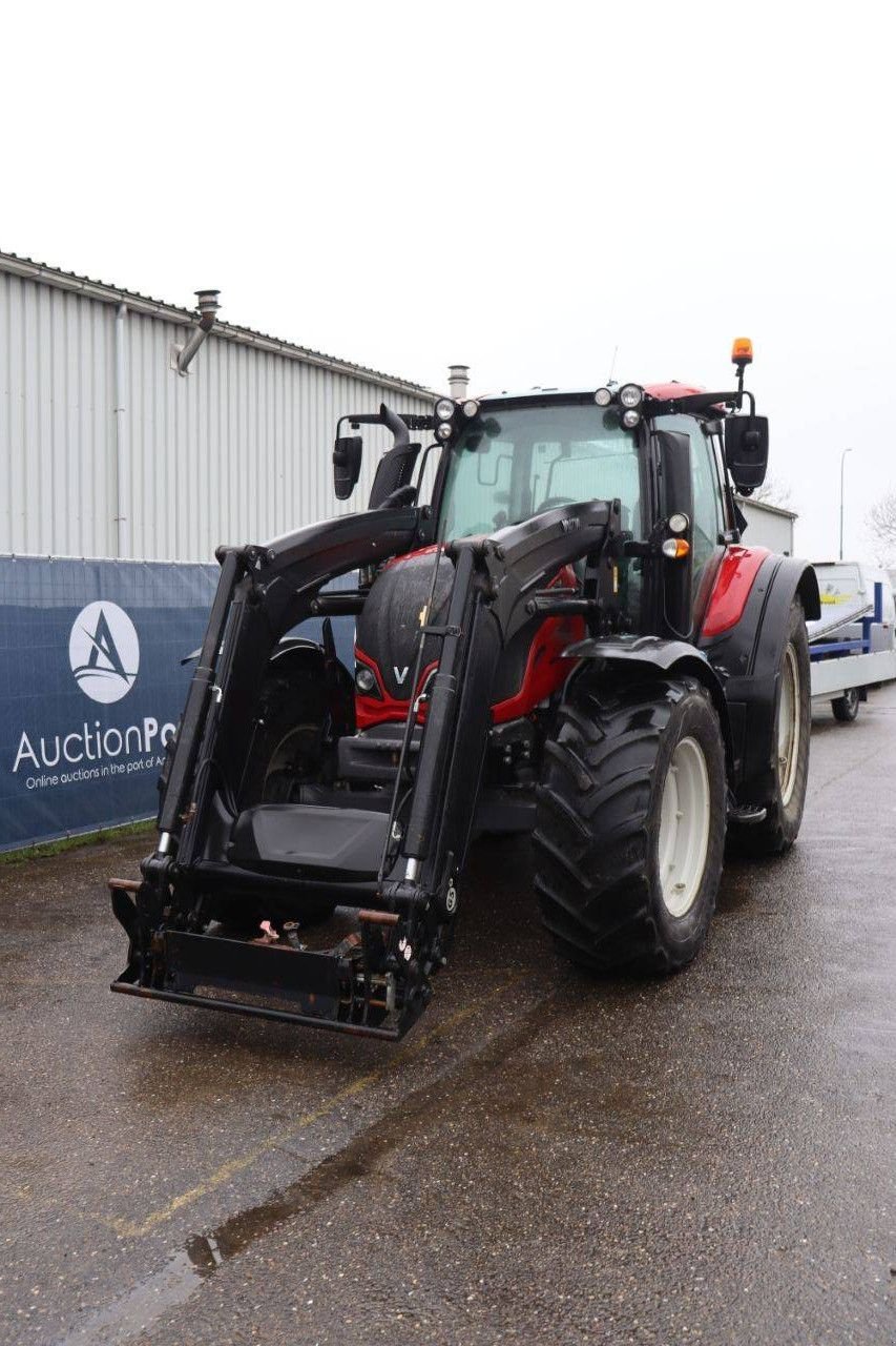 Traktor van het type Valtra N Series, Gebrauchtmaschine in Antwerpen (Foto 10)