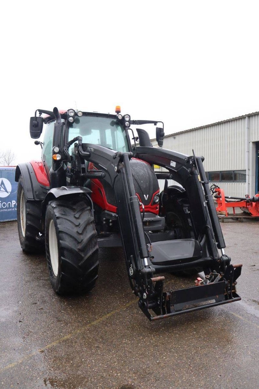 Traktor van het type Valtra N Series, Gebrauchtmaschine in Antwerpen (Foto 8)