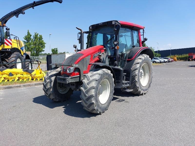 Traktor des Typs Valtra N103, Gebrauchtmaschine in CHATEAUBRIANT CEDEX (Bild 1)