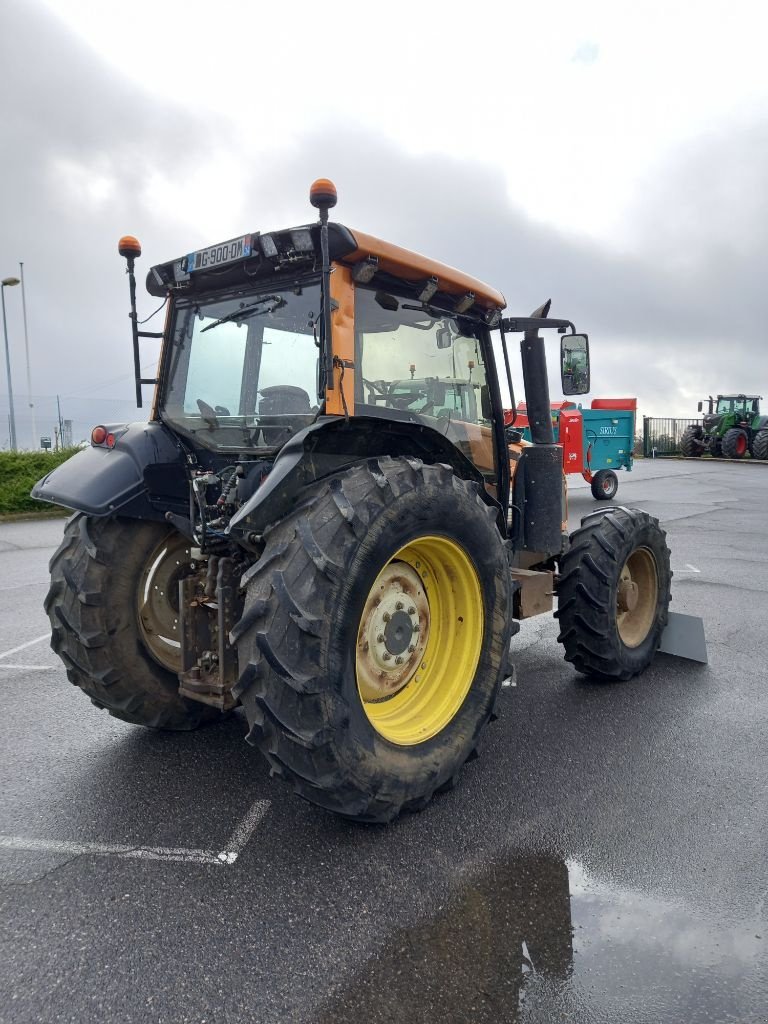 Traktor типа Valtra N103, Gebrauchtmaschine в Calmont (Фотография 3)