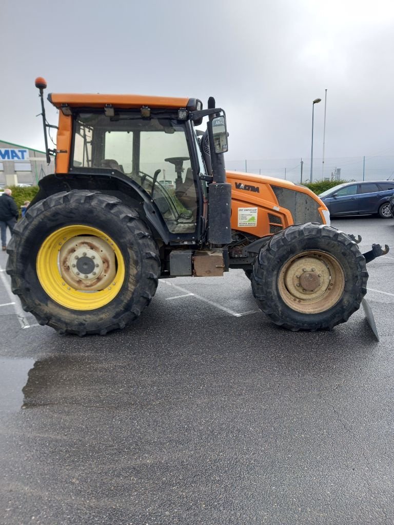 Traktor типа Valtra N103, Gebrauchtmaschine в Calmont (Фотография 8)