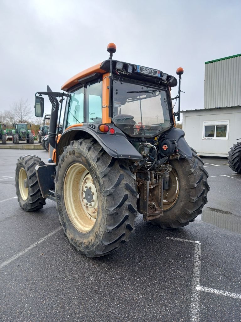 Traktor типа Valtra N103, Gebrauchtmaschine в Calmont (Фотография 4)