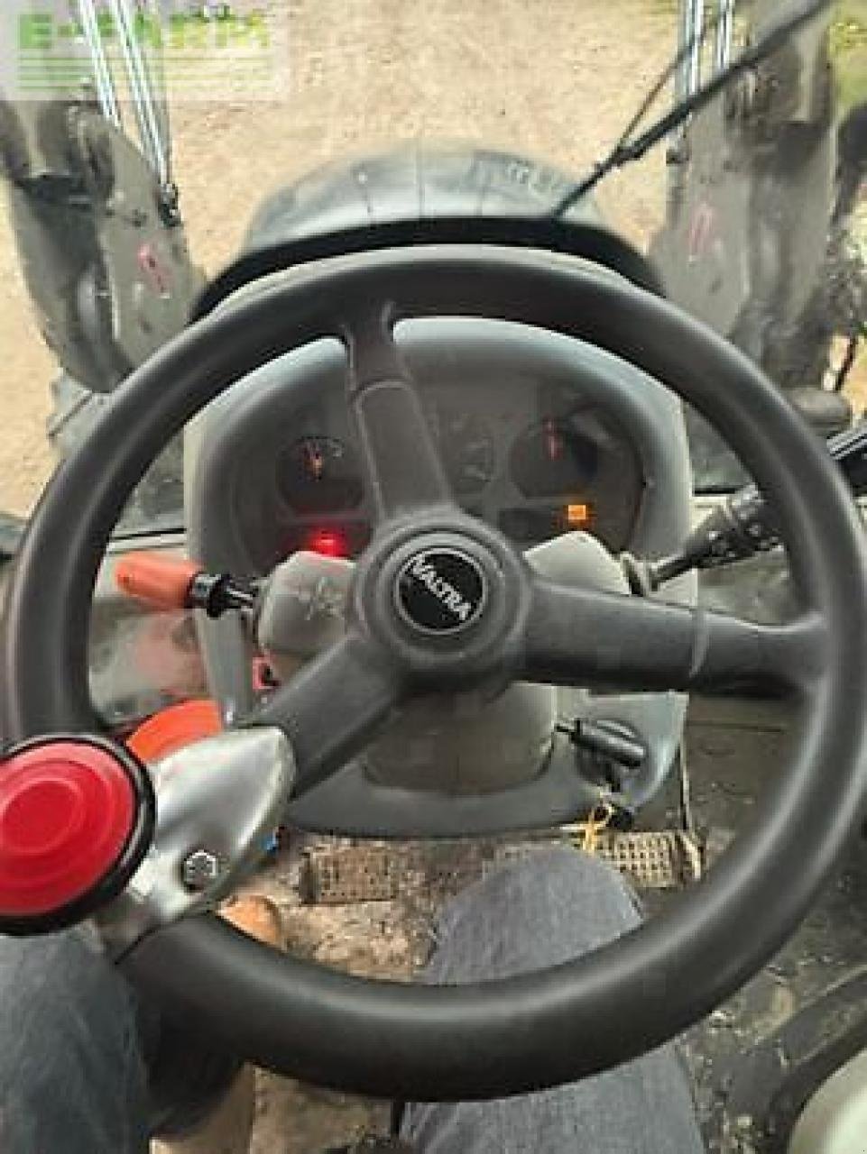 Traktor du type Valtra n103h5, Gebrauchtmaschine en MONFERRAN (Photo 11)
