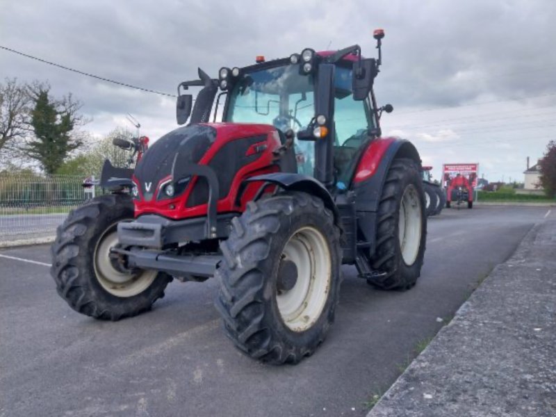 Traktor of the type Valtra N104 H, Gebrauchtmaschine in FLERS (Picture 1)
