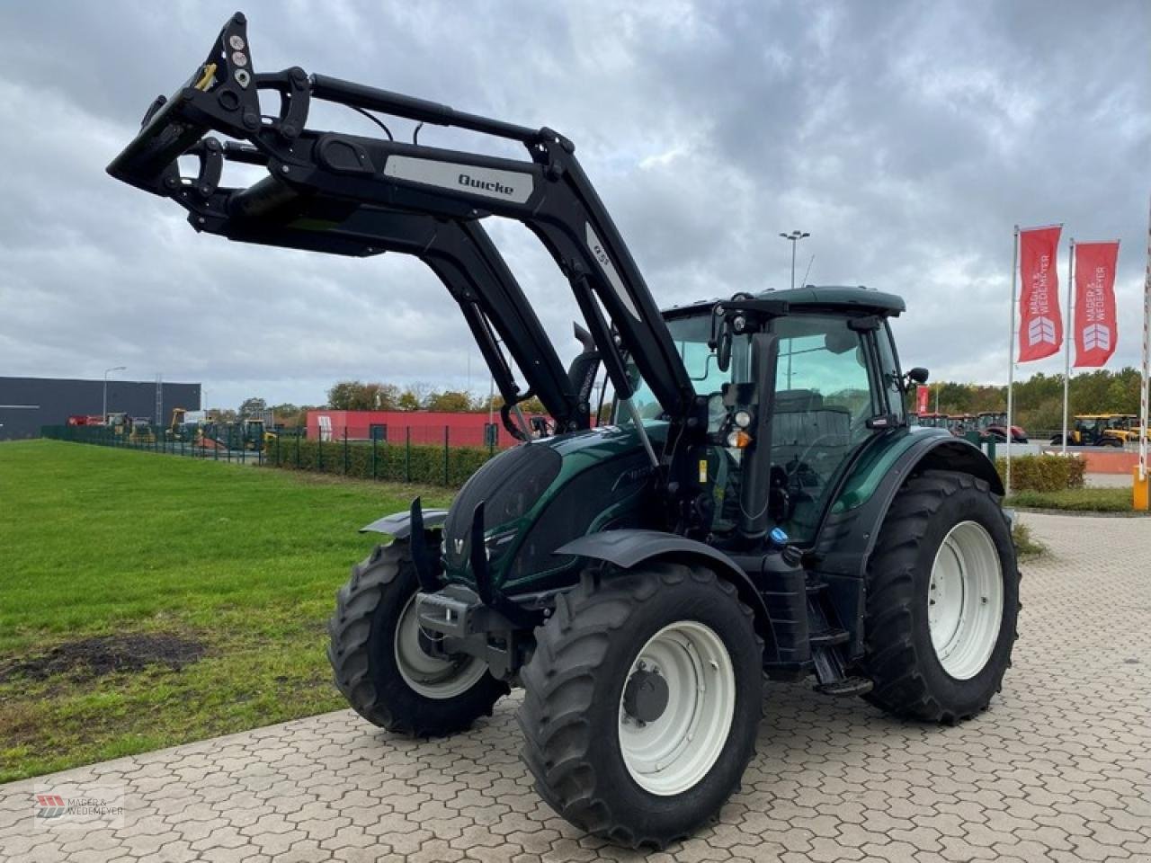 Traktor of the type Valtra N104 MIT ALÖ FRONTLADER, Gebrauchtmaschine in Oyten (Picture 1)