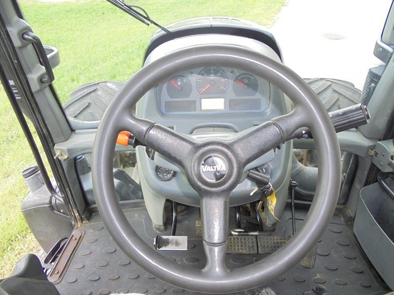 Traktor des Typs Valtra N104, Gebrauchtmaschine in Domdidier (Bild 8)
