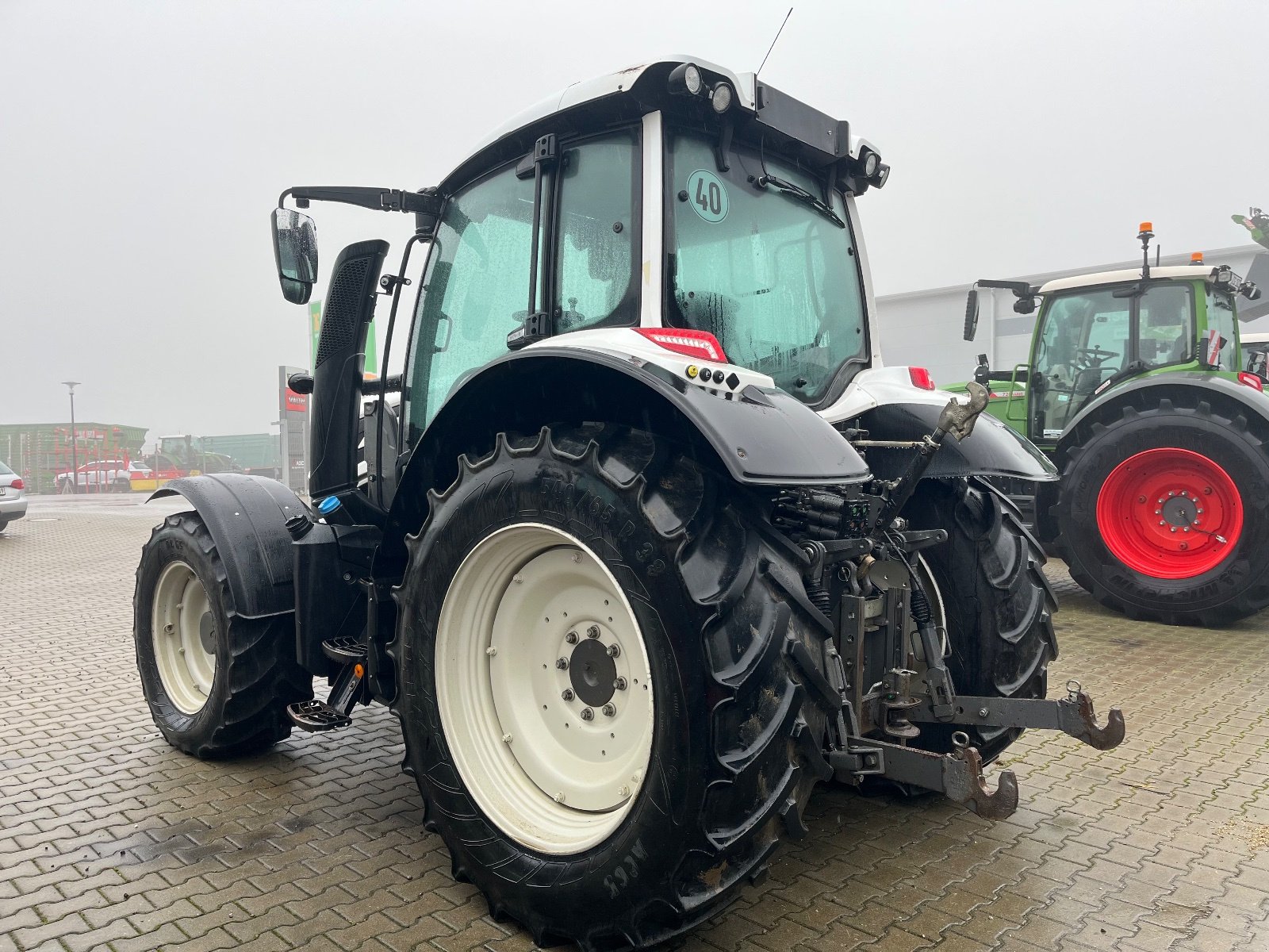 Traktor типа Valtra N104, Gebrauchtmaschine в Pfullendorf (Фотография 4)
