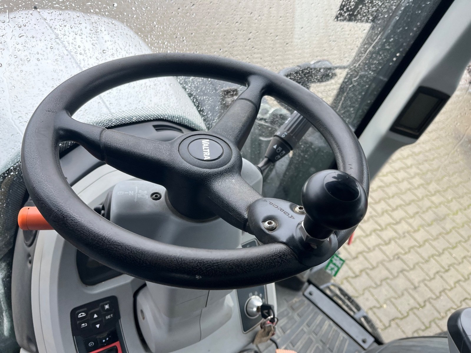 Traktor типа Valtra N104, Gebrauchtmaschine в Pfullendorf (Фотография 10)