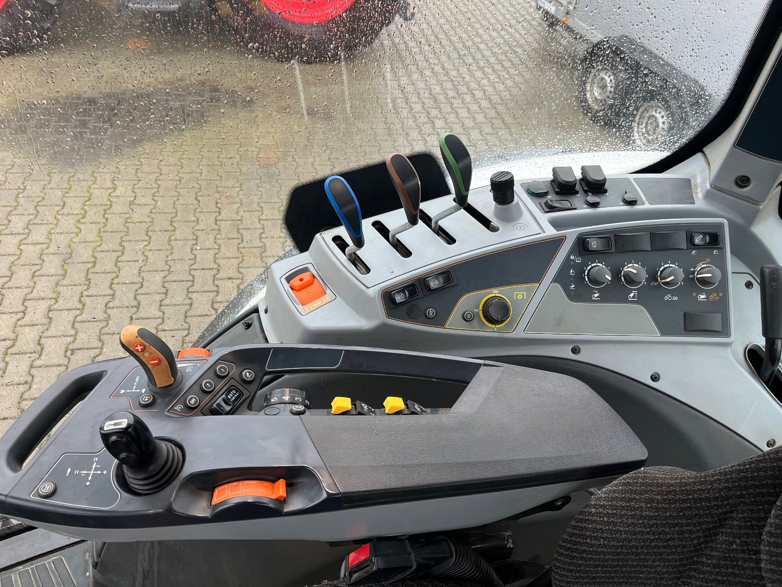 Traktor типа Valtra N104, Gebrauchtmaschine в Pfullendorf (Фотография 11)