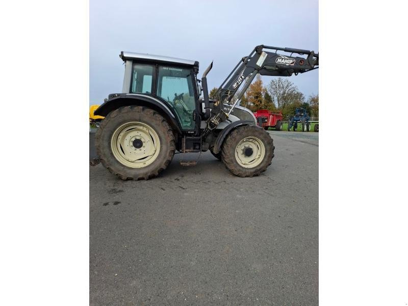 Traktor типа Valtra N111, Gebrauchtmaschine в ANTIGNY (Фотография 4)