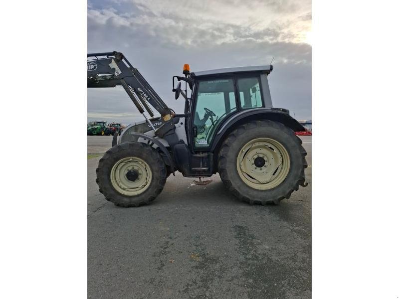 Traktor типа Valtra N111, Gebrauchtmaschine в ANTIGNY (Фотография 9)