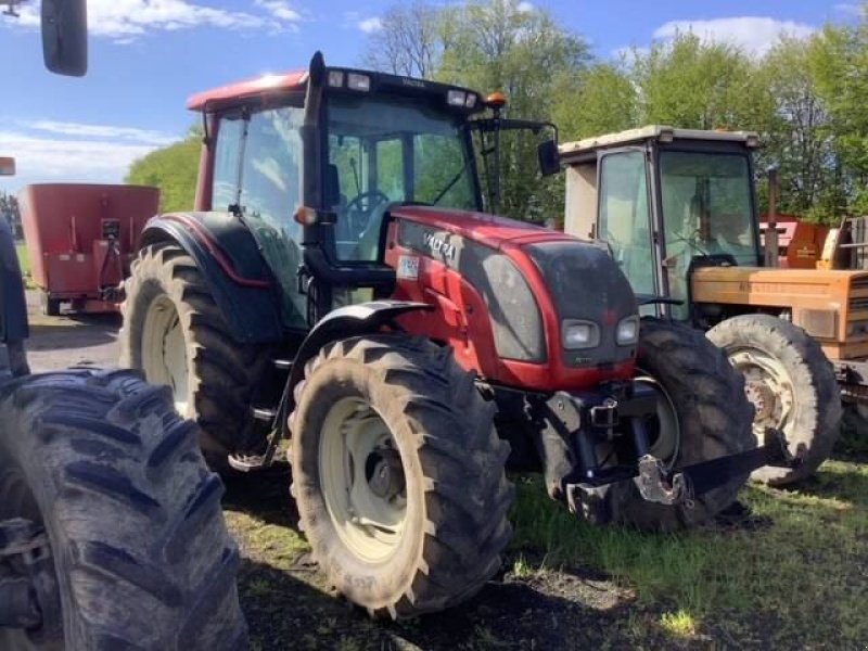 Traktor of the type Valtra N111, Gebrauchtmaschine in les hayons (Picture 2)