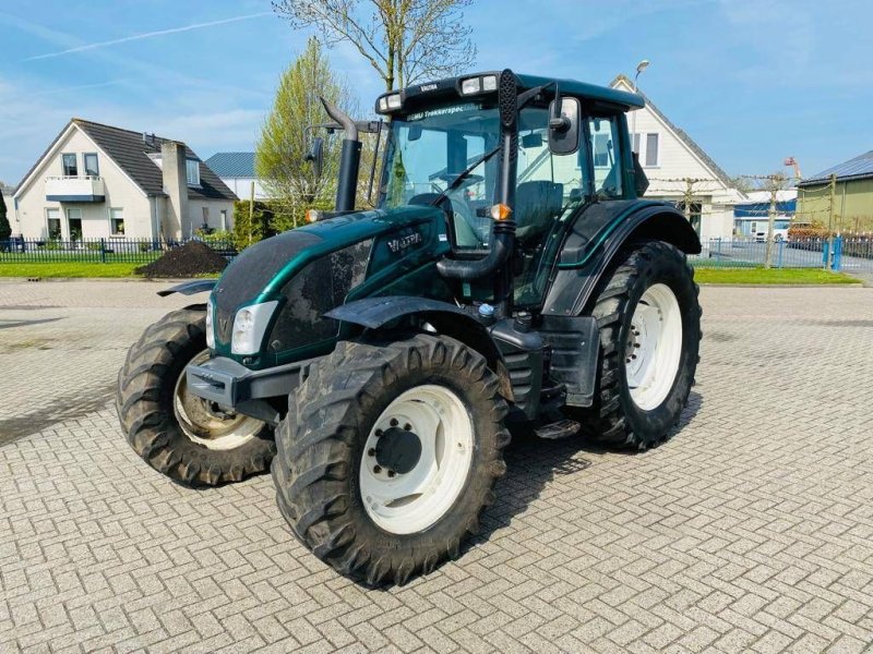 Traktor типа Valtra N113 Hitech5, Geveerd, 5570 uur, Gebrauchtmaschine в Marknesse