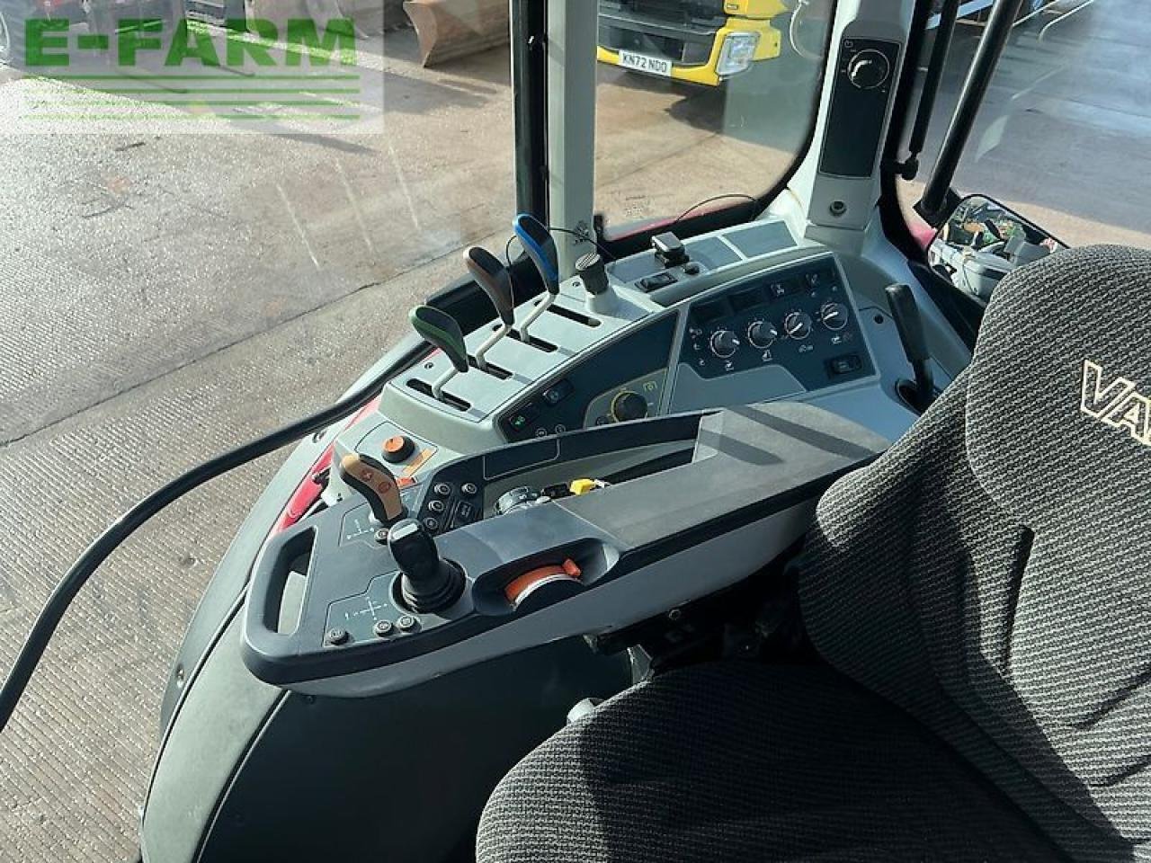 Traktor of the type Valtra n114 hi tech tractor (st25634), Gebrauchtmaschine in SHAFTESBURY (Picture 22)