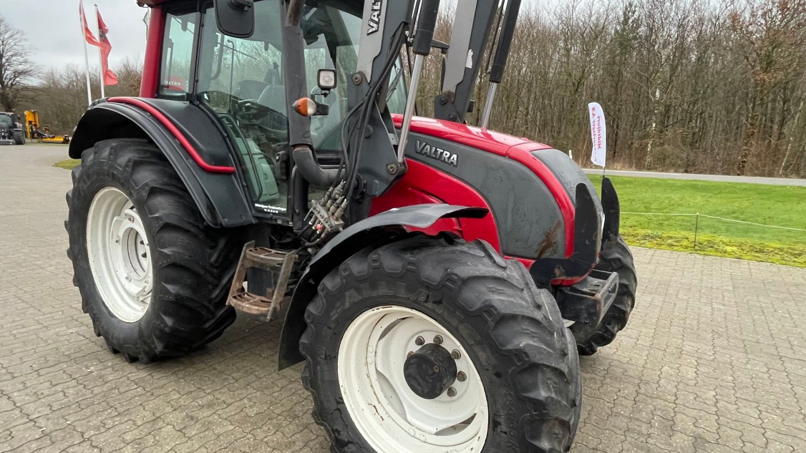 Traktor типа Valtra N121 Advance, Gebrauchtmaschine в Nimtofte (Фотография 13)