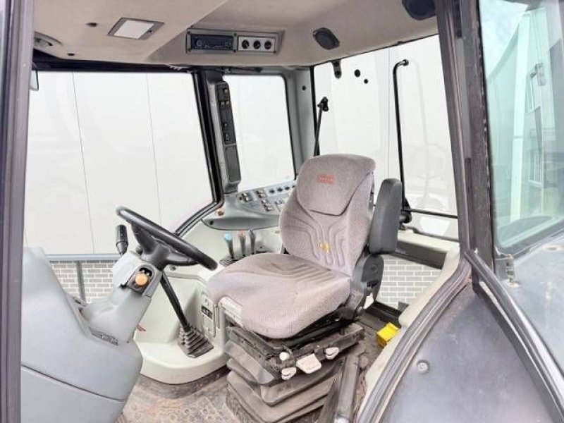 Traktor типа Valtra N121 Hitech 50km, geveerd, Fronthef, Gebrauchtmaschine в Marknesse (Фотография 10)