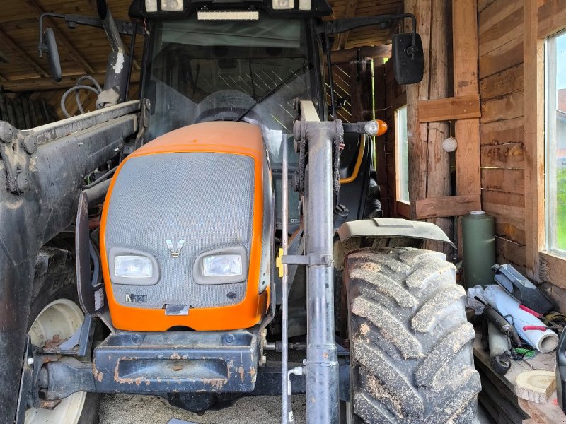 Traktor Türe ait Valtra N121, Gebrauchtmaschine içinde Mannebach (resim 1)