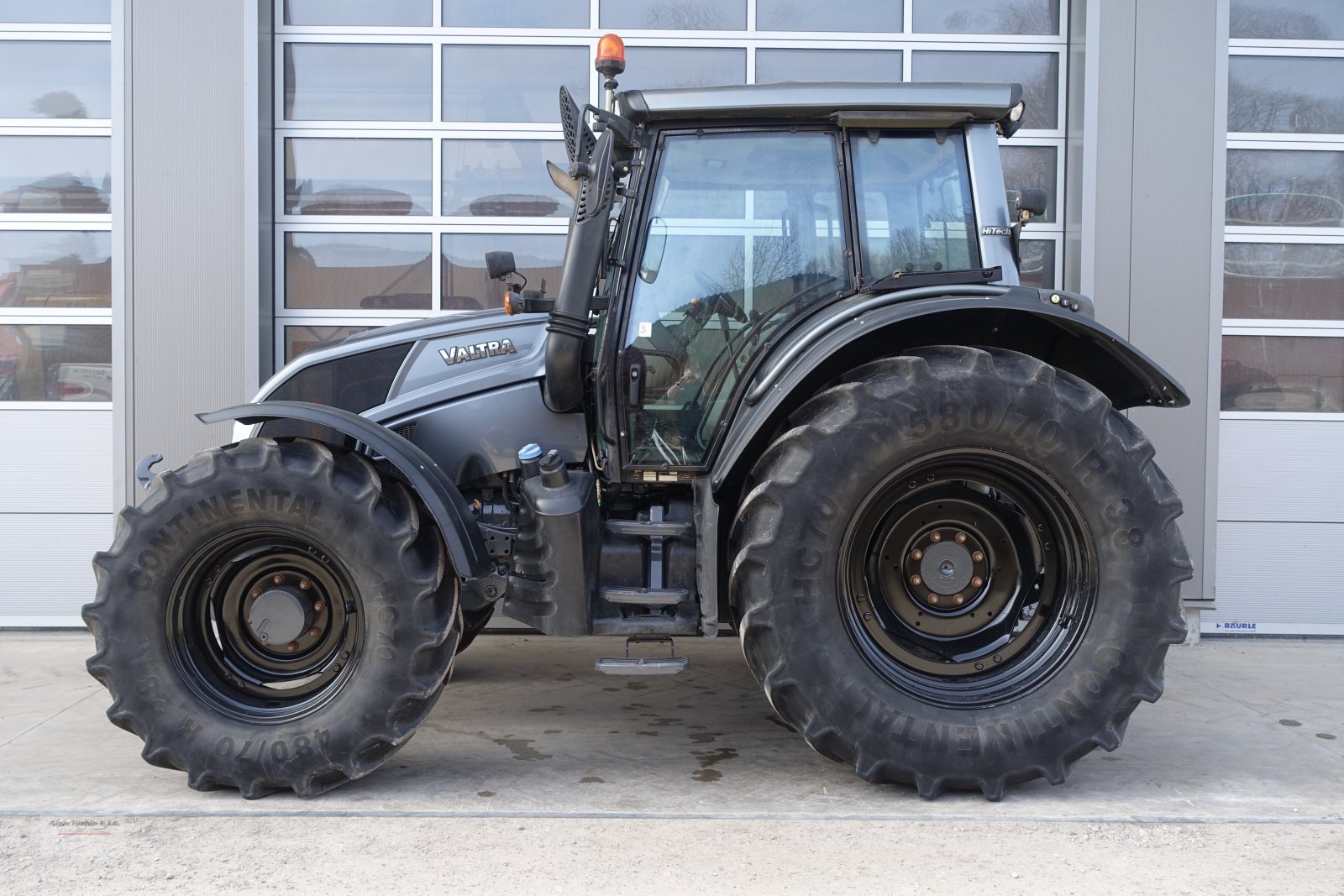 Traktor of the type Valtra N123 HiTech, Gebrauchtmaschine in Tapfheim (Picture 1)