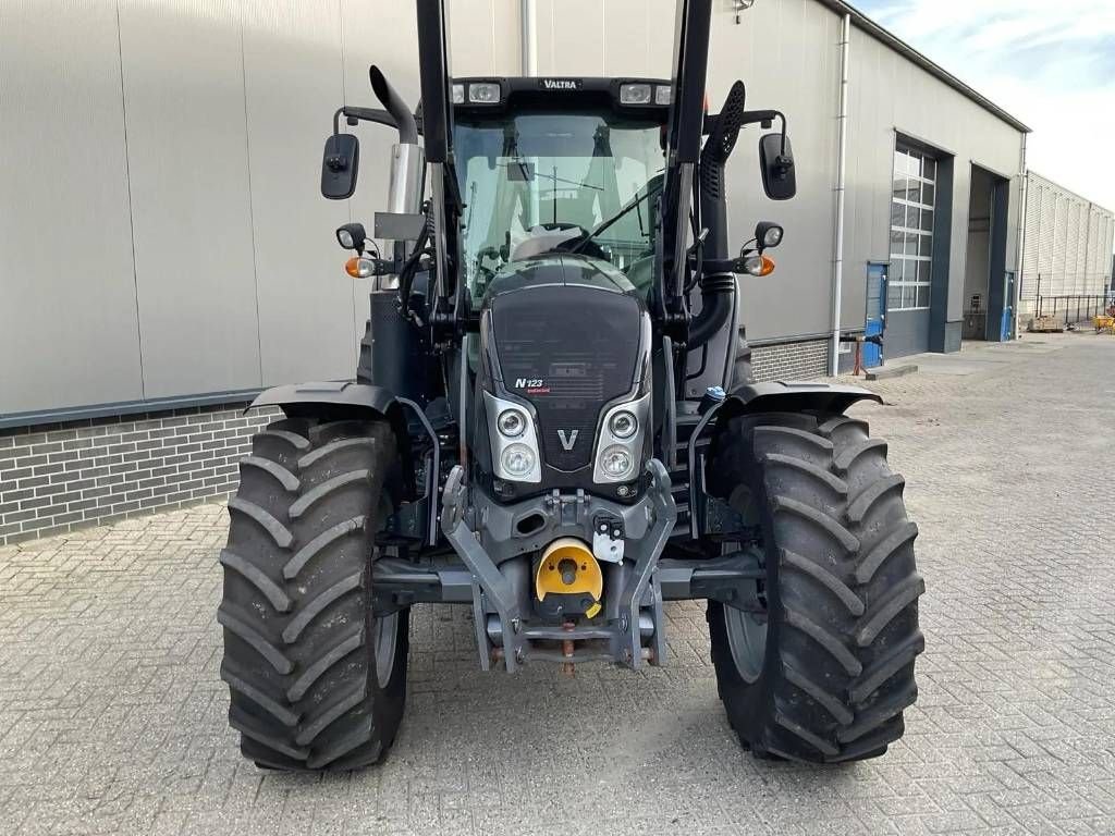 Traktor типа Valtra N123 Hitech5, Voorlader, FH+PTO, unlimited, Gebrauchtmaschine в Marknesse (Фотография 7)