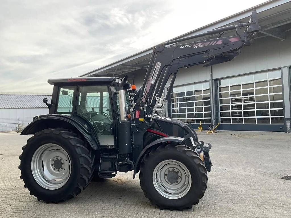 Traktor типа Valtra N123 Hitech5, Voorlader, FH+PTO, unlimited, Gebrauchtmaschine в Marknesse (Фотография 9)