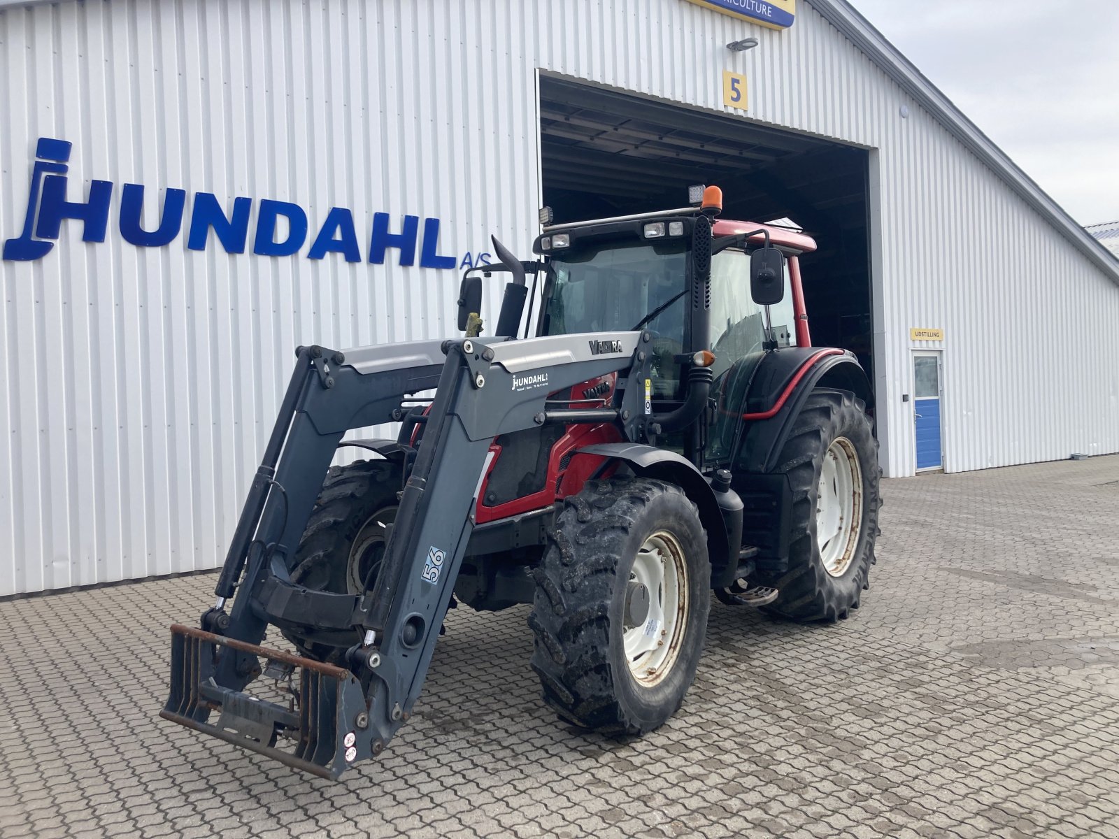 Traktor типа Valtra N123 MED FRONTLÆSSER, Gebrauchtmaschine в Thisted (Фотография 3)