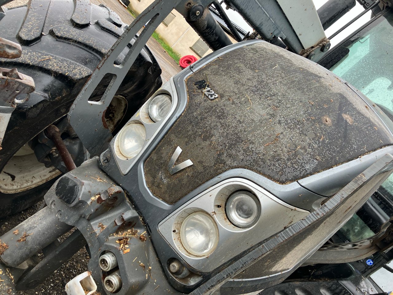 Traktor tip Valtra N123, Gebrauchtmaschine in MORLHON LE HAUT (Poză 5)