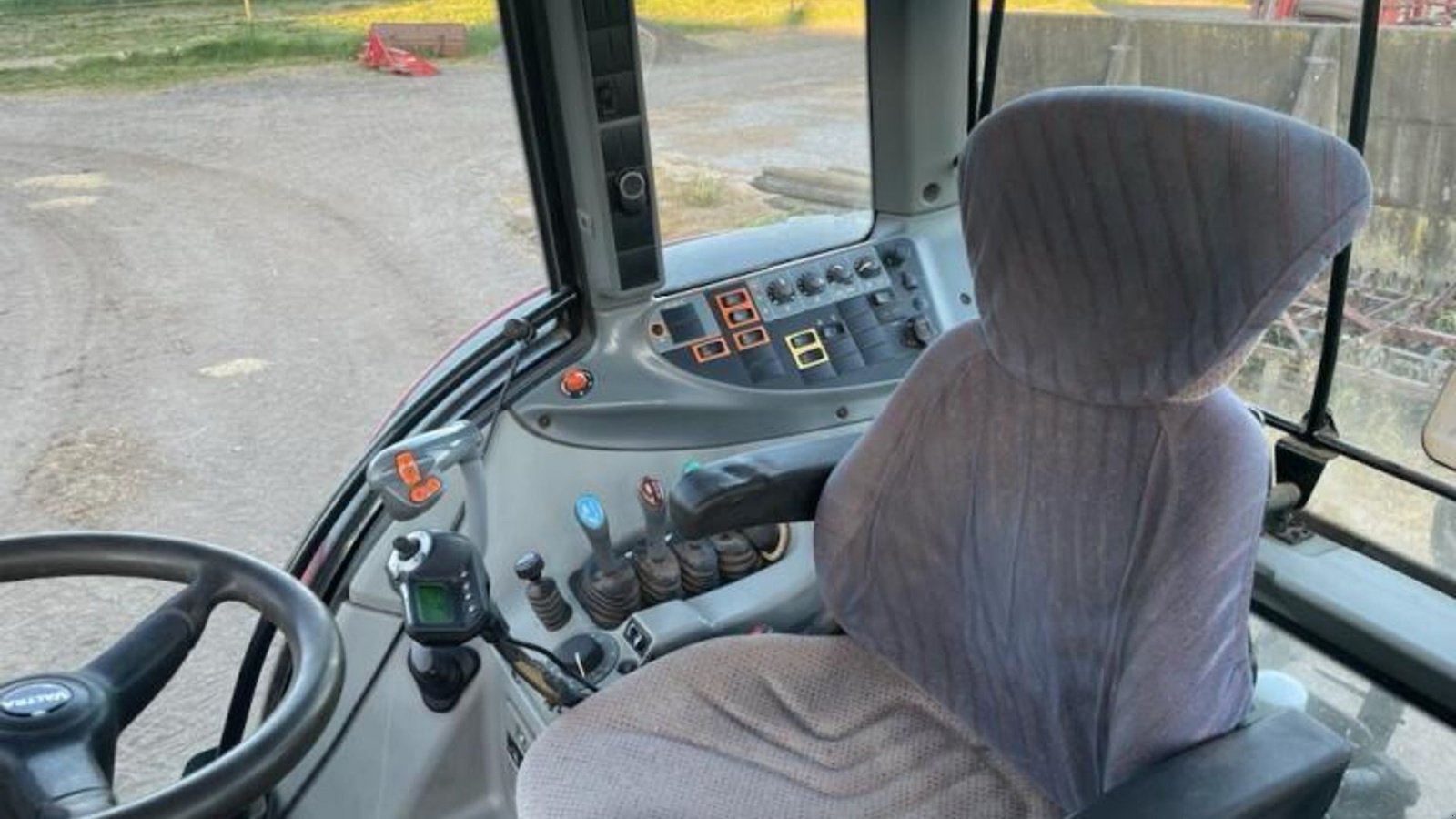 Traktor del tipo Valtra N123, Gebrauchtmaschine In Haderslev (Immagine 6)