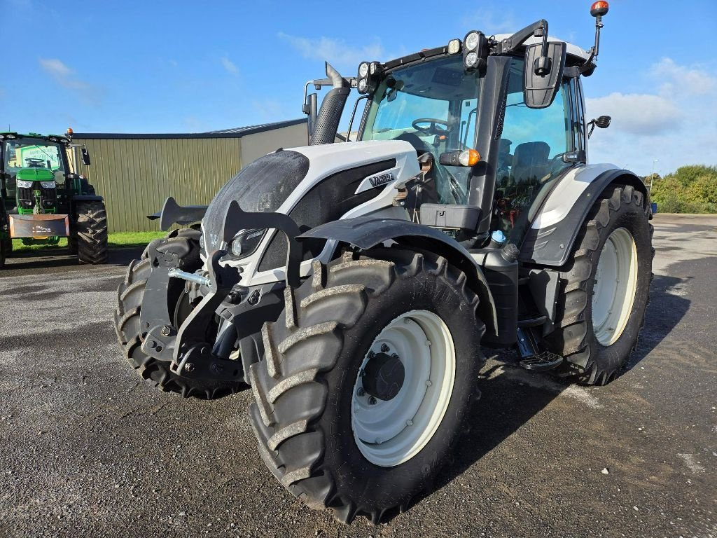 Traktor typu Valtra N124 Hitech H5, Gebrauchtmaschine v ATHIS (Obrázek 1)