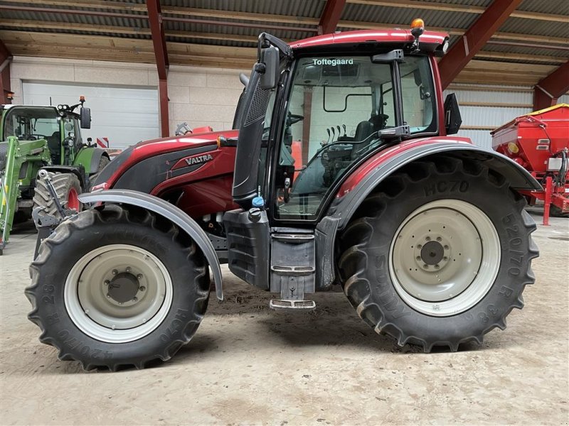 Traktor of the type Valtra N124H5 frontlift, Gebrauchtmaschine in Hobro (Picture 1)