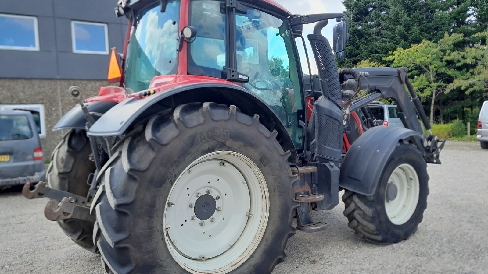 Traktor des Typs Valtra N124H5, Gebrauchtmaschine in Gudbjerg (Bild 4)