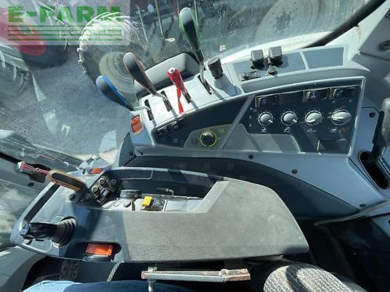 Traktor типа Valtra n134 h5, Gebrauchtmaschine в MONFERRAN (Фотография 9)