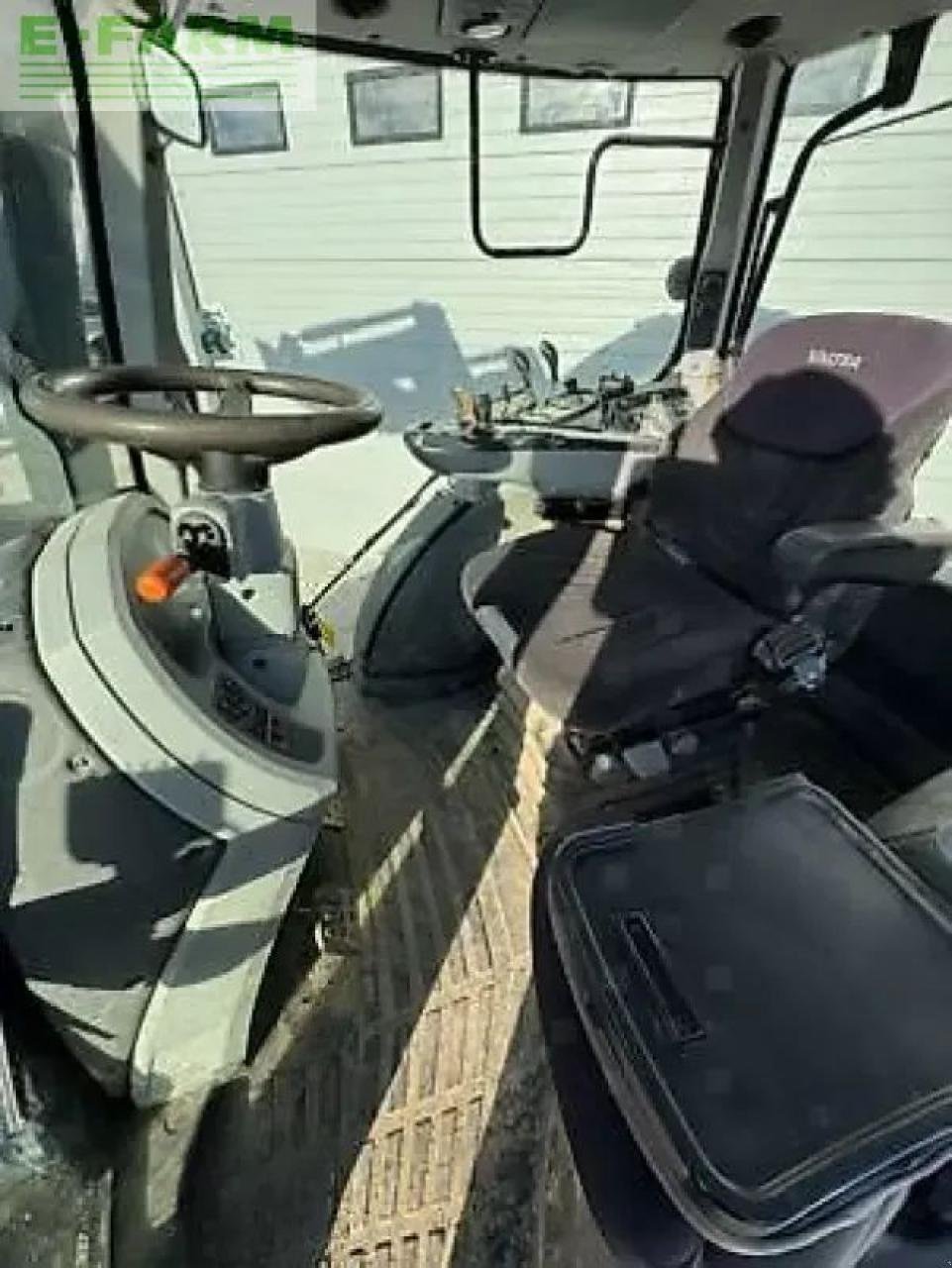 Traktor типа Valtra n134a, Gebrauchtmaschine в MONFERRAN (Фотография 6)