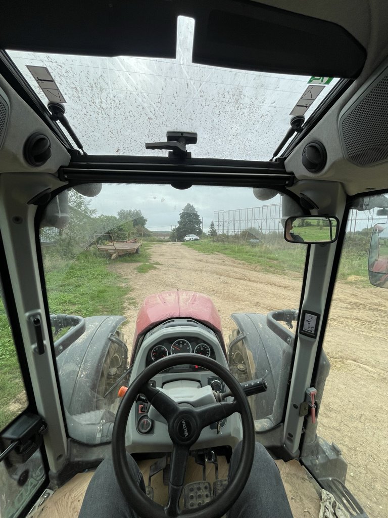 Traktor of the type Valtra N134H, Gebrauchtmaschine in Calmont (Picture 10)