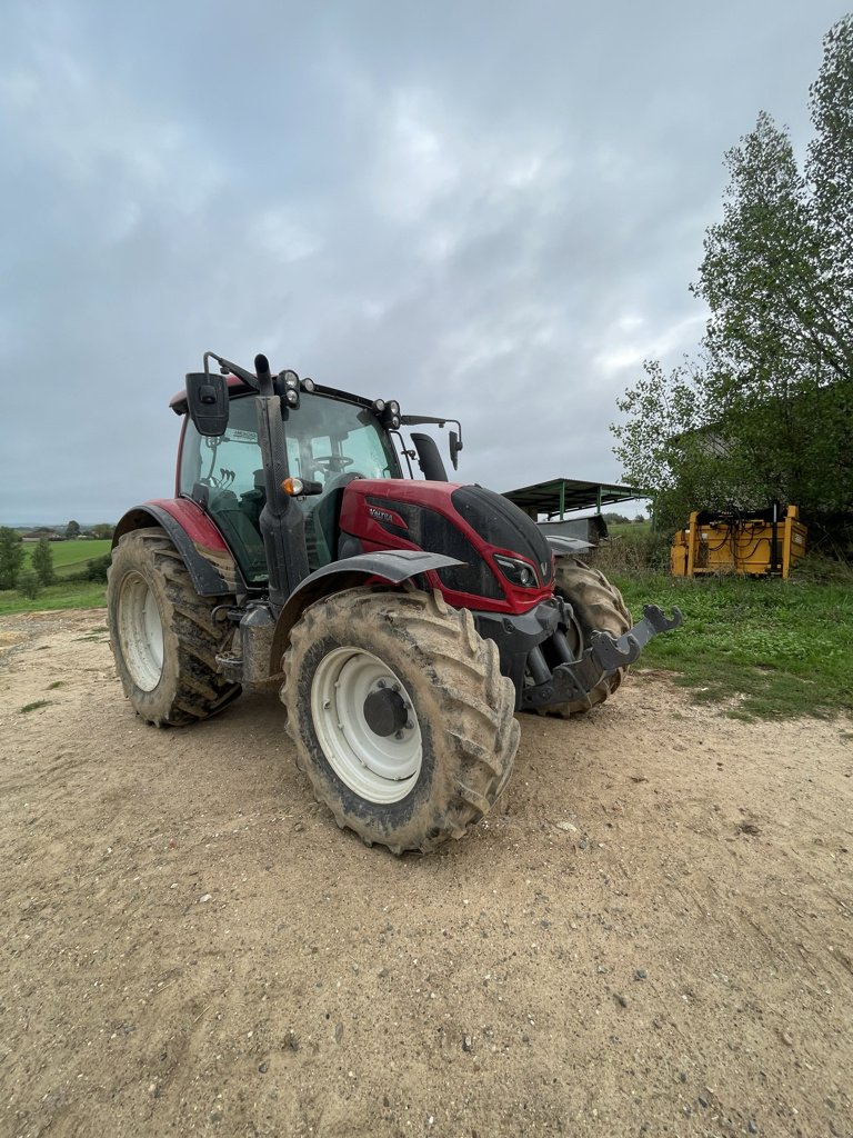 Traktor of the type Valtra N134H, Gebrauchtmaschine in Calmont (Picture 2)