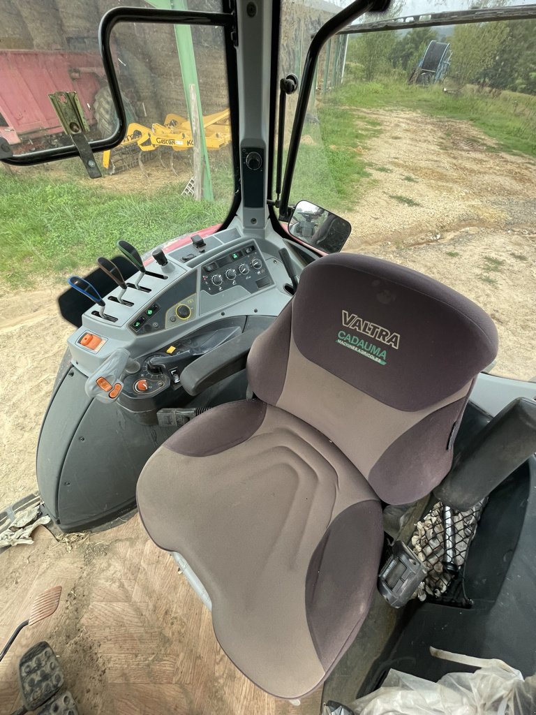 Traktor of the type Valtra N134H, Gebrauchtmaschine in Calmont (Picture 9)