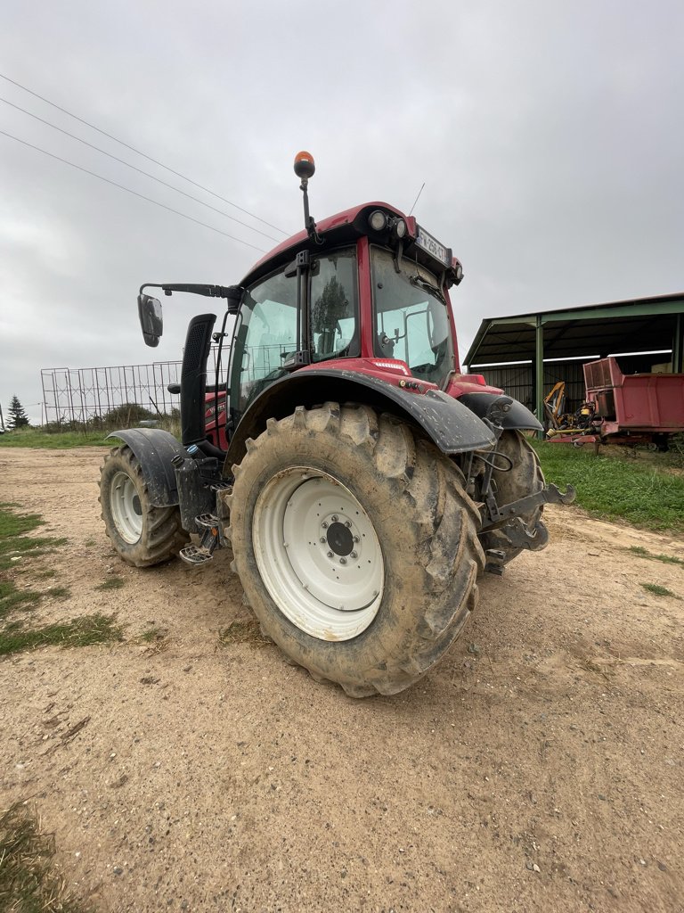 Traktor of the type Valtra N134H, Gebrauchtmaschine in Calmont (Picture 3)