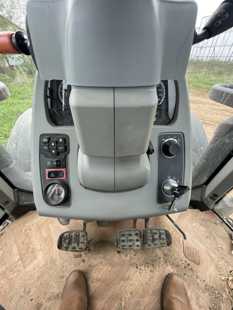 Traktor of the type Valtra N134H, Gebrauchtmaschine in Calmont (Picture 11)