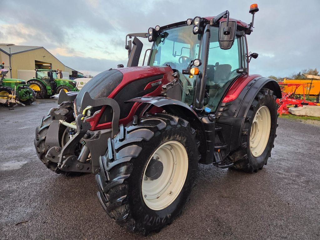Traktor типа Valtra N135 ACTIVE, Gebrauchtmaschine в ATHIS (Фотография 1)