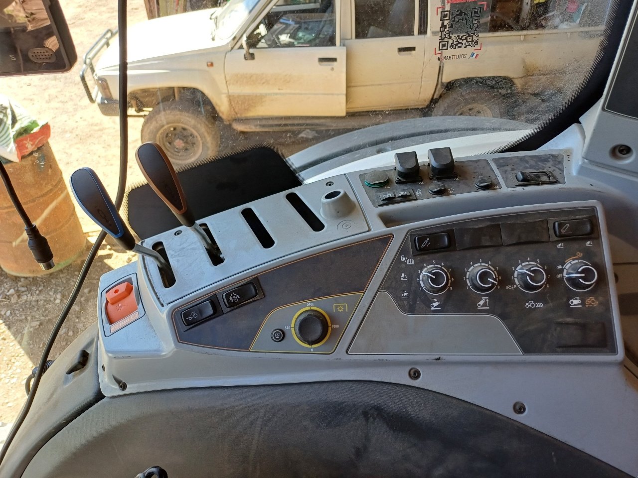 Traktor des Typs Valtra N135 ACTIVE, Gebrauchtmaschine in LACAPELLE-MARIVAL (Bild 7)