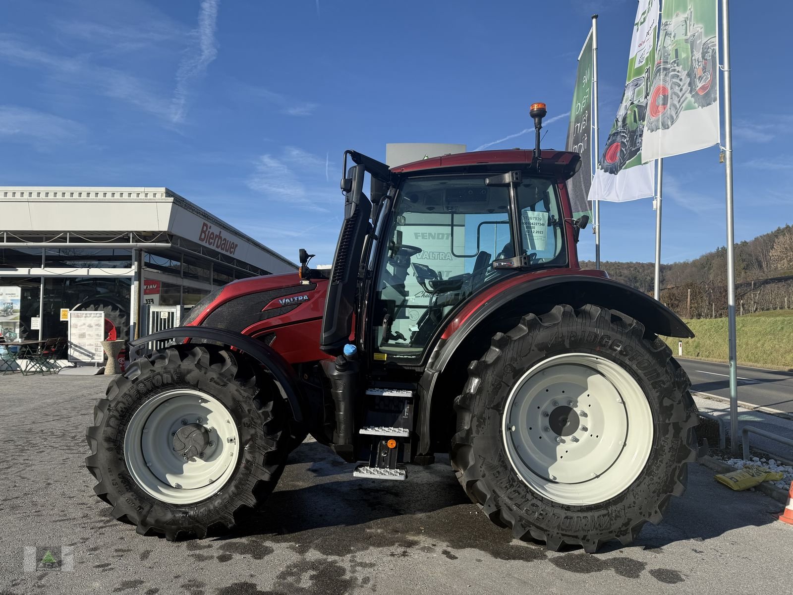 Traktor del tipo Valtra N135 Direct, Neumaschine en Markt Hartmannsdorf (Imagen 1)